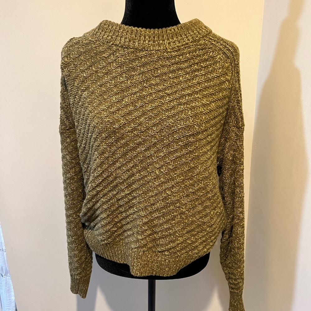 Universal threads green sweater